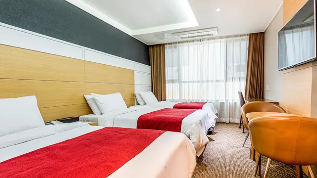 غرفة ديلوكس ثلاثية بثلاثة أسرّة، Eastern Hotel Jeju 2/2