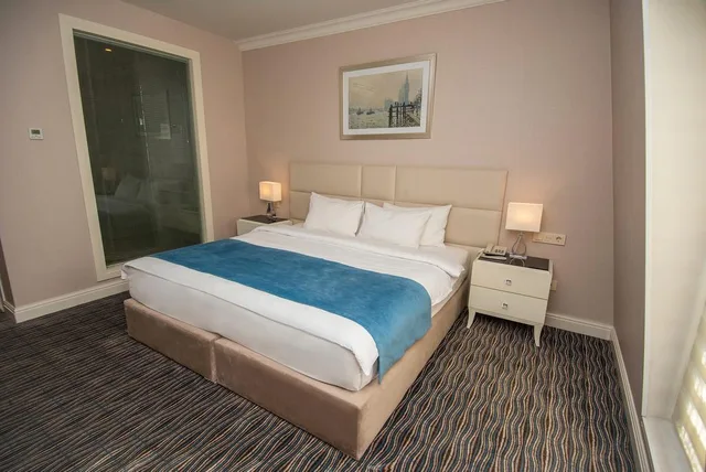 Classic, Double Bed, City Avenue 1/2