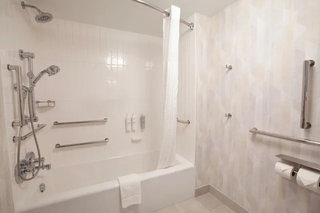 جناح لذوي الإعاقة، Hampton Inn Salt Lake City North 8/8