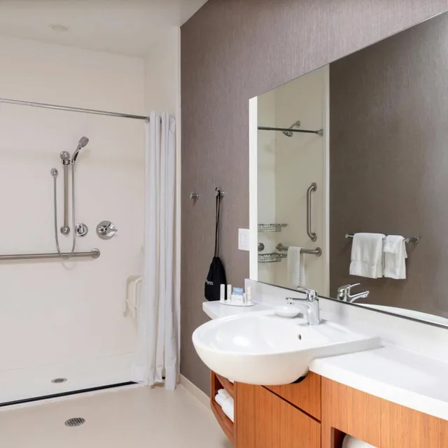 جناح بسرير كينج مع سرير سحّاب إضافي مع أريكة، Springhill Suites By Marriott Great Falls 3/4