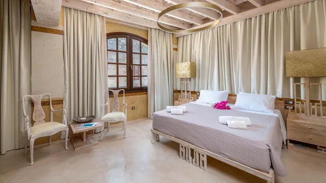 جناح تنفيذي بجاكوزي، 10GR Boutique Hotel & Wine Bar - Adults Only 3/10