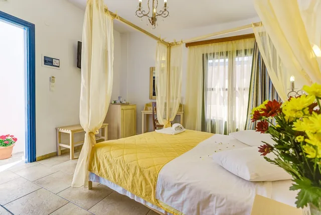 Honeymoon, Suite, Twin Beds, Mathios Village 5/10