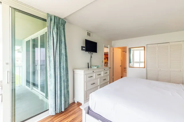 2 Bedrooms, Condo, Premium, King and Queen Bed, Single Bed, Bay View, Sofa, Balcony، Bay Club Resort 1/9