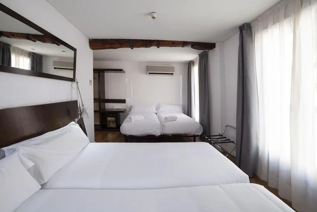 غرفة رباعية بسريرين منفصلين، Petit Palace Arana 1/2