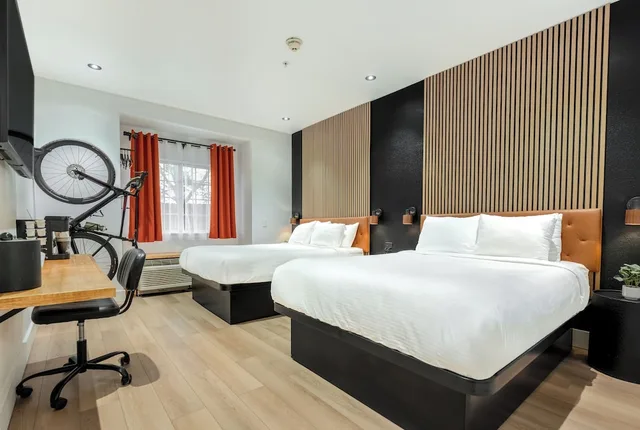Deluxe, 2 Queen Beds, The Block Hotel 1/10