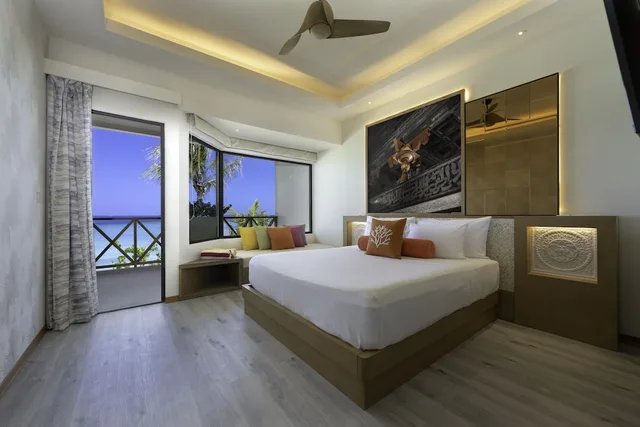 غرفة بسرير كينج بإطلالة على البحر، OBLU XPErience Ailafushi 1/1