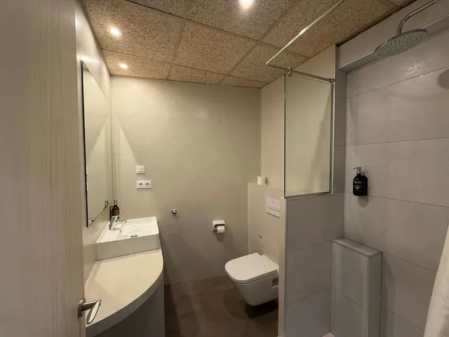 غرفة ثلاثية، Hostal Rom 6/6