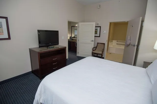 جناح بسرير كينج لذوي الإعاقة، Hilton Garden Inn Lexington Georgetown, KY 3/6