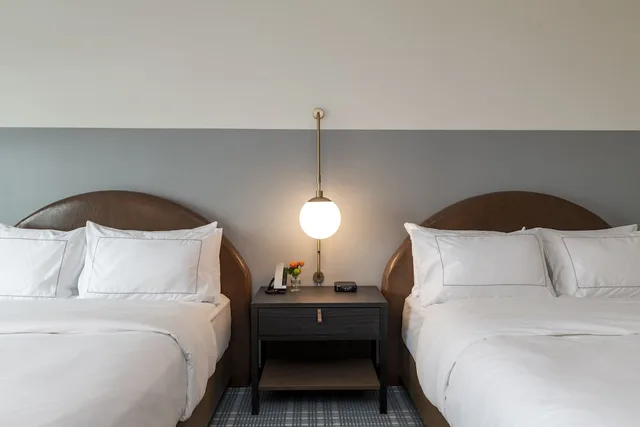 غرفة بسريرين كوين بحوض استحمام، Hotel Canandaigua, Tapestry Collection by Hilton 3/5