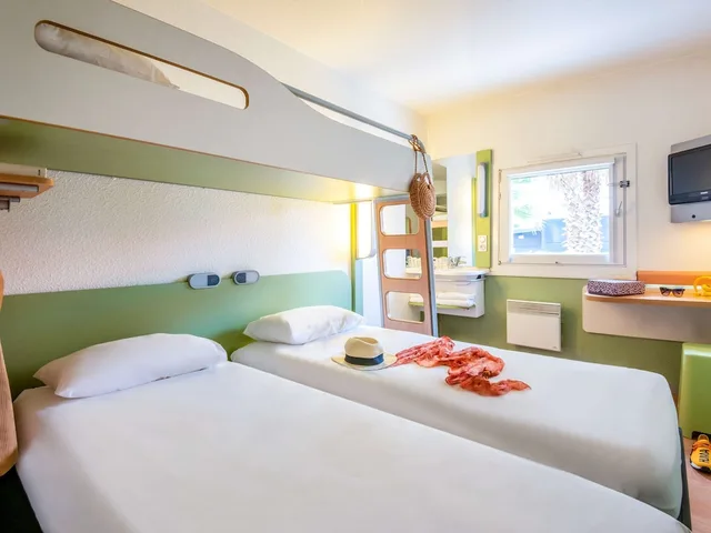 غرفة ثلاثية بسرير مزدوج وسرير بطابقين، Ibis Budget Perpignan Nord 2/10