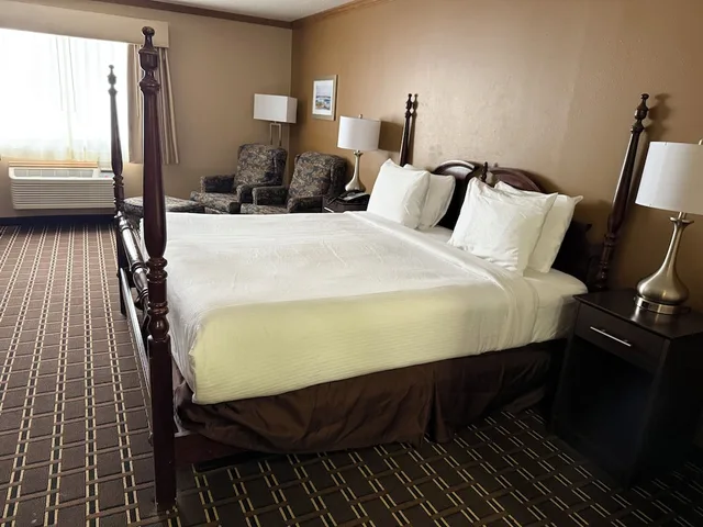 Theme, Standard, King Bed, Jetted Tub، Best Western Dodgeville Inn & Suites 1/4