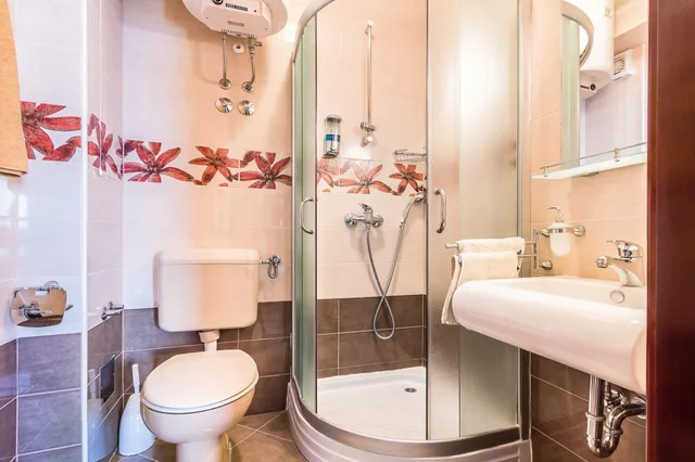 1 Bedroom, Premium, Apartment, Queen Bed, Sea View, 2 Bathrooms, Sofa، Villa Roses Apartments & Wellness 5/5