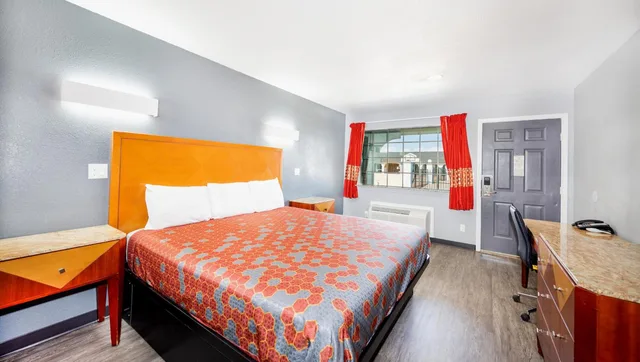 غرفة بسرير كينج، Executive Inn of Hondo 2/10
