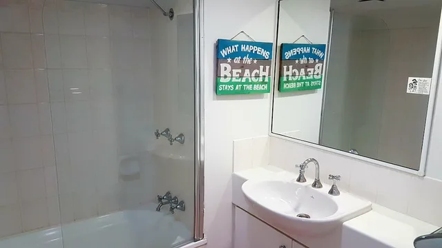 غرفة ثلاثية، Outrigger Resort 8/9
