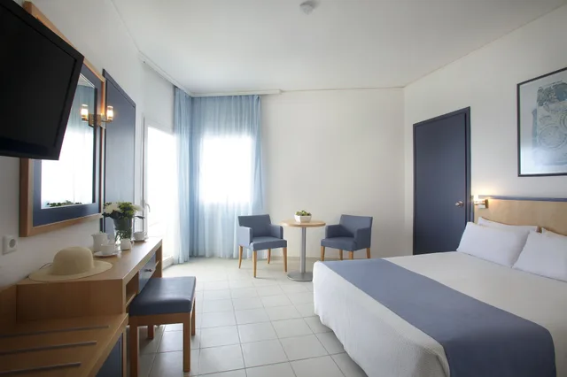 Room, Queen Bed, Partial Sea View, Sofa, Atlantica Ocean Beach Resort 2/10