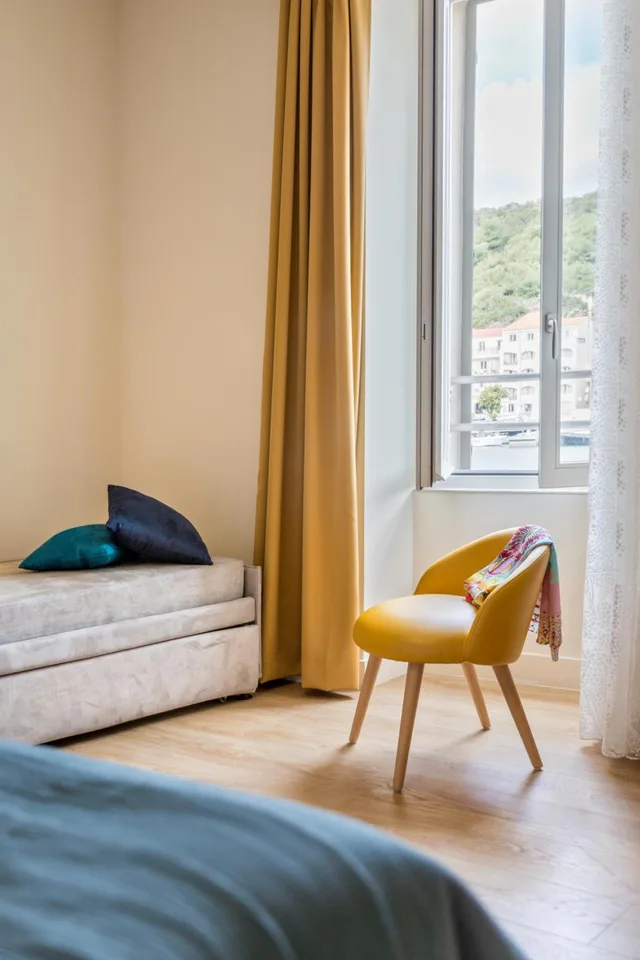 Superior, Double Bed, Harbour View, Best Western Hotel Du Roy D'aragon 6/9