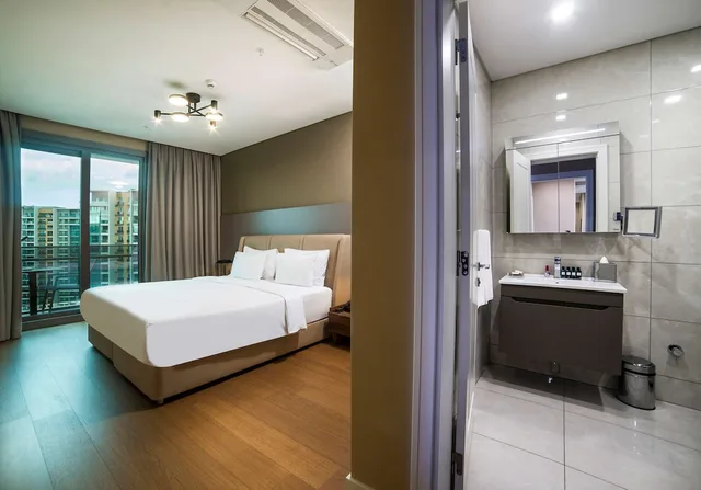 4 Bedrooms, Premium, Family, King Bed, Radisson Residences Vadistanbul 7/10