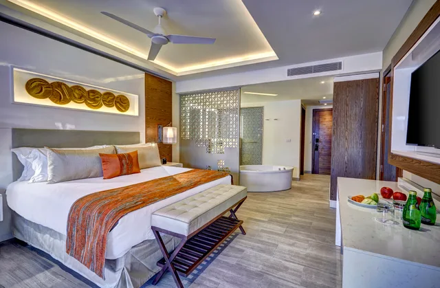 جناح جونيور ديلوكس بإطلالة على المسبح، Royalton Bavaro, An Autograph Collection All Inclusive Resort and Casino 1/1