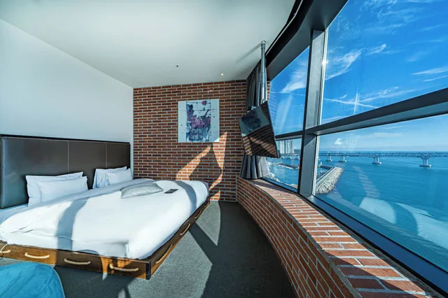Diamond Bridge, Futon Bed, King Bed، H Avenue 3/4