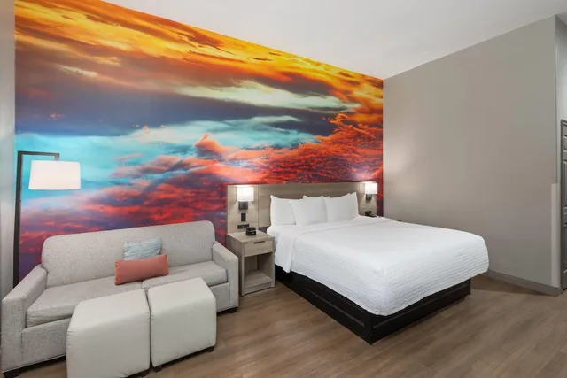 غرفة بسرير كينج لذوي الإعاقة، La Quinta Inn & Suites by Wyndham Oklahoma City - Moore 4/9
