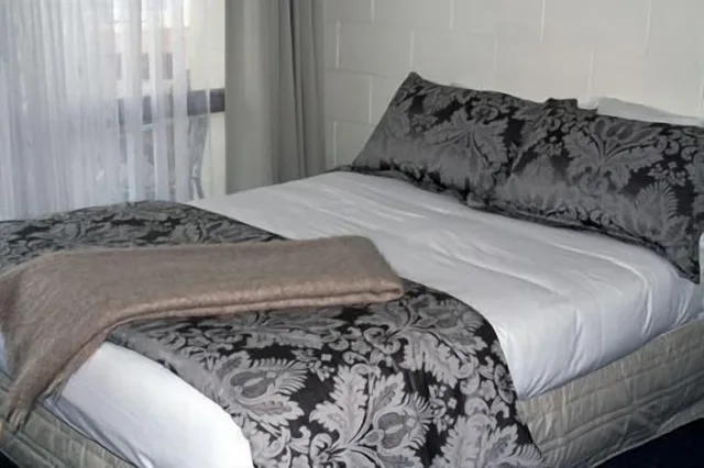 غرفة بريميوم بسرير مزدوج وسرير فردي بغرفة نوم واحدة، Kerikeri Court Motel 3/10
