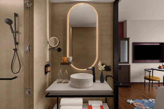 Standard, King Bed, Child Area View، Hotel Indigo Saigon the City by IHG 5/5