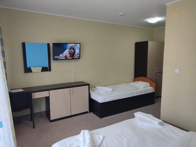 غرفة سوبيريور ثلاثية بسرير كوين وسرير فردي بإطلالة على الجبل بشرفة، Hotel Iri 3/10