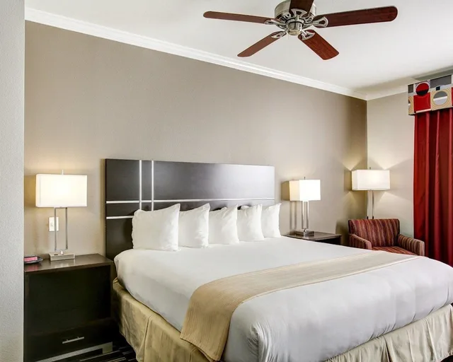 غرفة بسرير كينج لذوي الإعاقة، Quality Inn & Suites Bryan-College Station 1/3