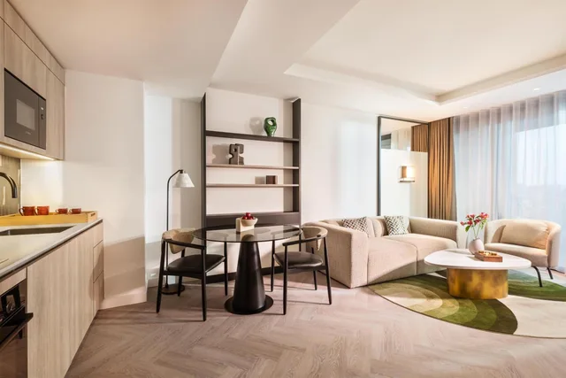 Ambassador, Suite, King Bed، Kennedy 89 Hotel Frankfurt - The Unbound Collection by Hyatt 1/1