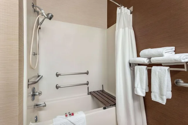 غرفة بسرير كوين لذوي الإعاقة، Baymont By Wyndham Tulsa 3/3