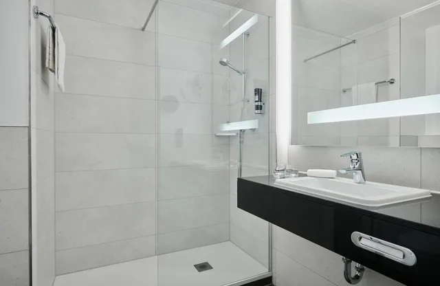 غرفة كومفورت بسرير مزدوج، Leonardo Hotel Munich Arabellapark Ex Holiday Inn Munich Effnerstrasse 4/4