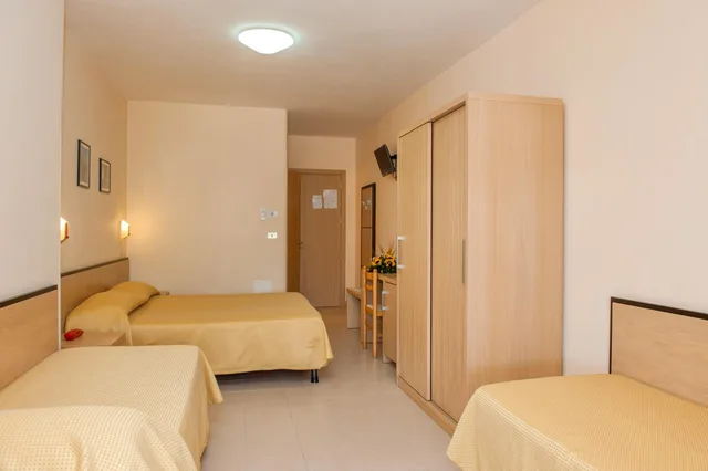 Room, Quadruple, Hotel Cristalda 1/9