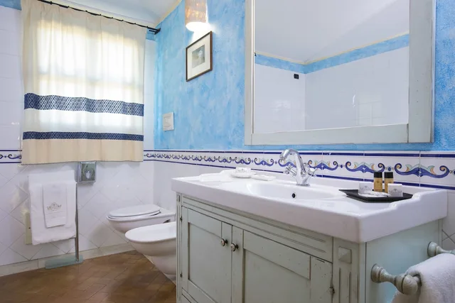 جناح بشرفة، Poseidonia Hotel 4/5