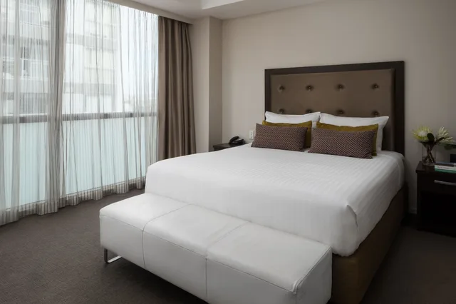 جناح تنفيذي بسرير كينج، Rydges Auckland 2/6