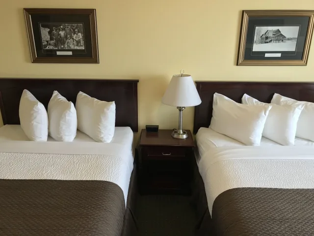 غرفة قياسية بسريرين كوين للمدخنين، Quality Inn & Suites Whitecourt 4/9