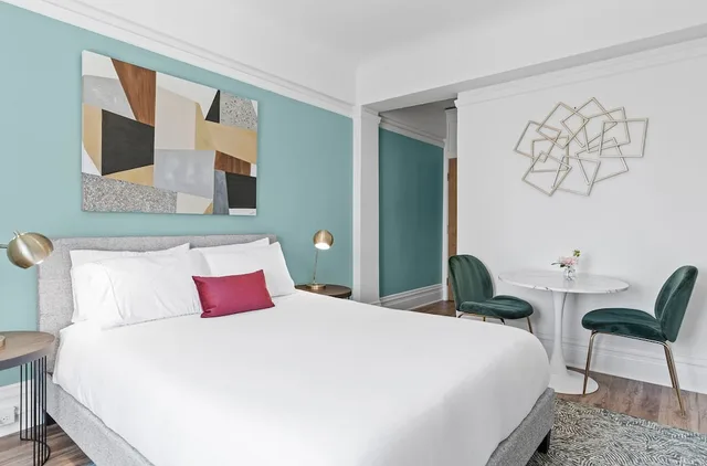 غرفة ديلوكس بسرير كوين، La Monarca Hotel 2/3