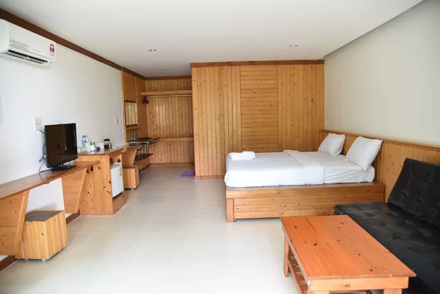 غرفة بسرير كينج بإطلالة على الحديقة، Z-Touch Lipe Island Resort 5/6