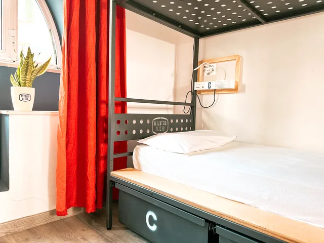 Mixed Dorm, 6 People، Ostello Bello Genova 2/5