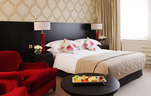 غرفة ديلوكس بسرير كينج، THE WESTBURY HOTEL 4/5