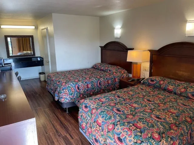 Room, 2 Double Beds, Private Bathroom, Sierra Inn 2/2