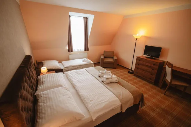 غرفة ثلاثية بإطلالة على البحيرة، Solisko Hotel 1/6
