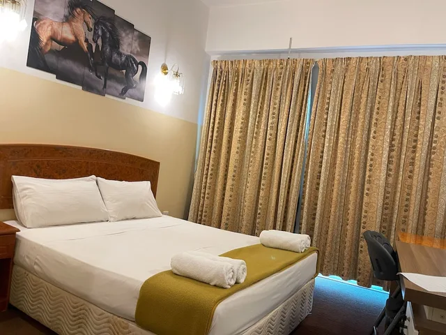 غرفة قياسية بسرير مزدوج، QUEENS HOTEL 4/8