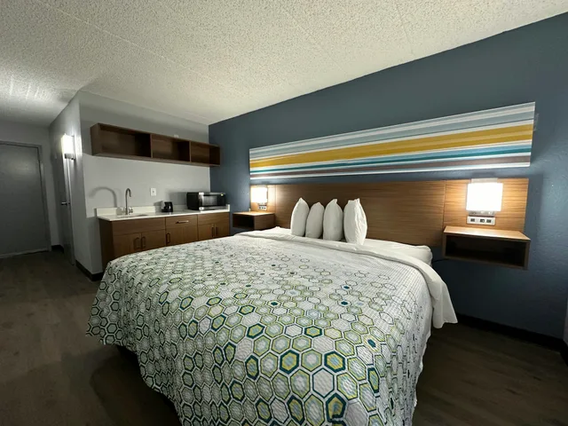 استوديو بسرير كينج لذوي الإعاقة، HomeTowne Studios by Red Roof Richmond, VA - W Broad St 2/4