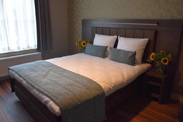 Small Double, Canal View, Ozo Hotels Armada Amsterdam 1/8