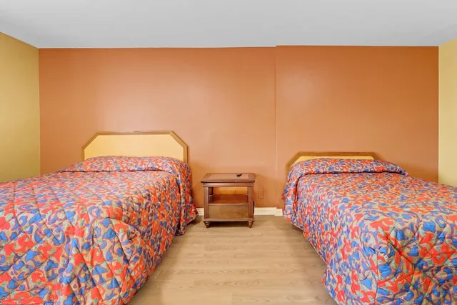 غرفة بسريرين كوين بمطبخ صغير، Relax Motel Grand Prairie Dallas I 30 3/8