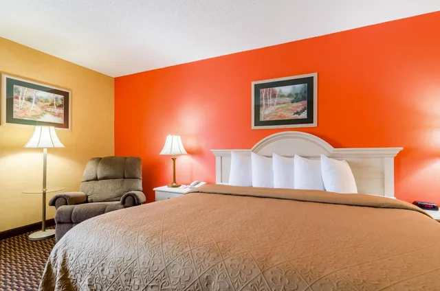 غرفة قياسية بسرير كينج، Quality Inn & Suites Manhattan 5/10