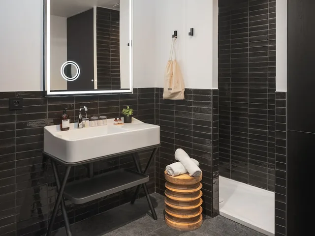 شقة كومفورت بسرير كوين، Maisons du Monde Hotel & Suites - Marseille Vieux Port 1/2