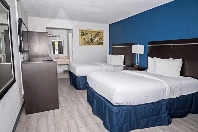 غرفة قياسية بسريرين كوين لذوي الإعاقة، Motel6 Altamonte Springs, FL 1/3