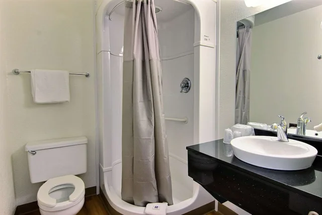 غرفة ديلوكس بسرير كوين لذوي الإعاقة، Motel6 Kingsville, TX 4/8