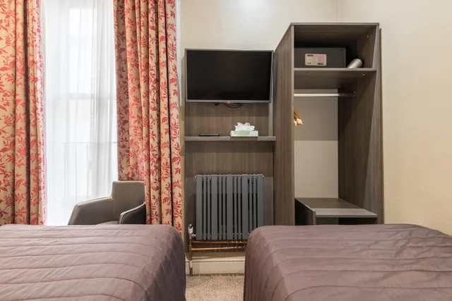 غرفة مفردة، Brunel Hotel 8/14